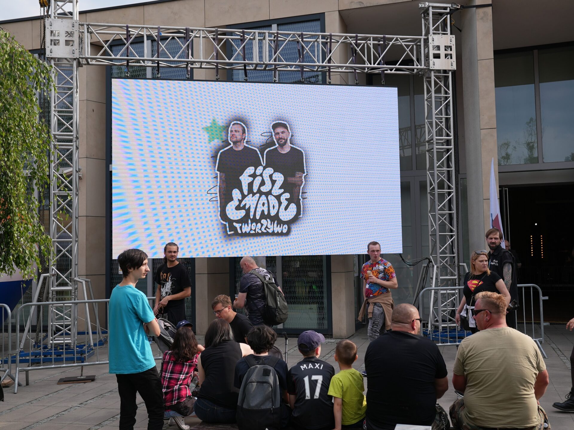 354444653 711712380760896 5710616991862795775 N