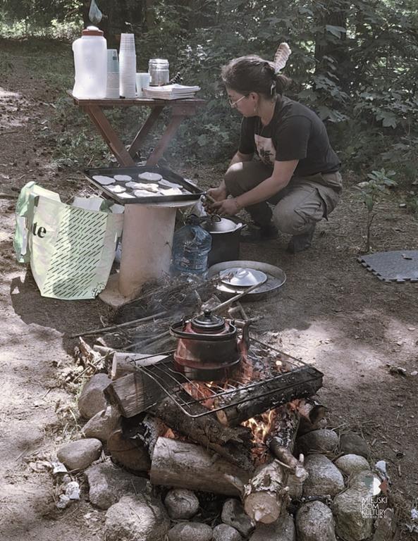 Ee811636 9c98 40cf A1d2 4dca735bfe51