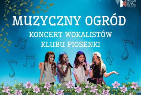 błękitne tło na nim kwiaty i cztery dziewczynki w długich włosach z mikrofonami, to wokalistki Klubu Piosenki w Karsznicach