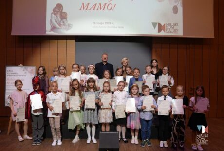 zdjęcie przedstawia laureat&oacute;w Turnieju Posłuchaj mnie mamo
