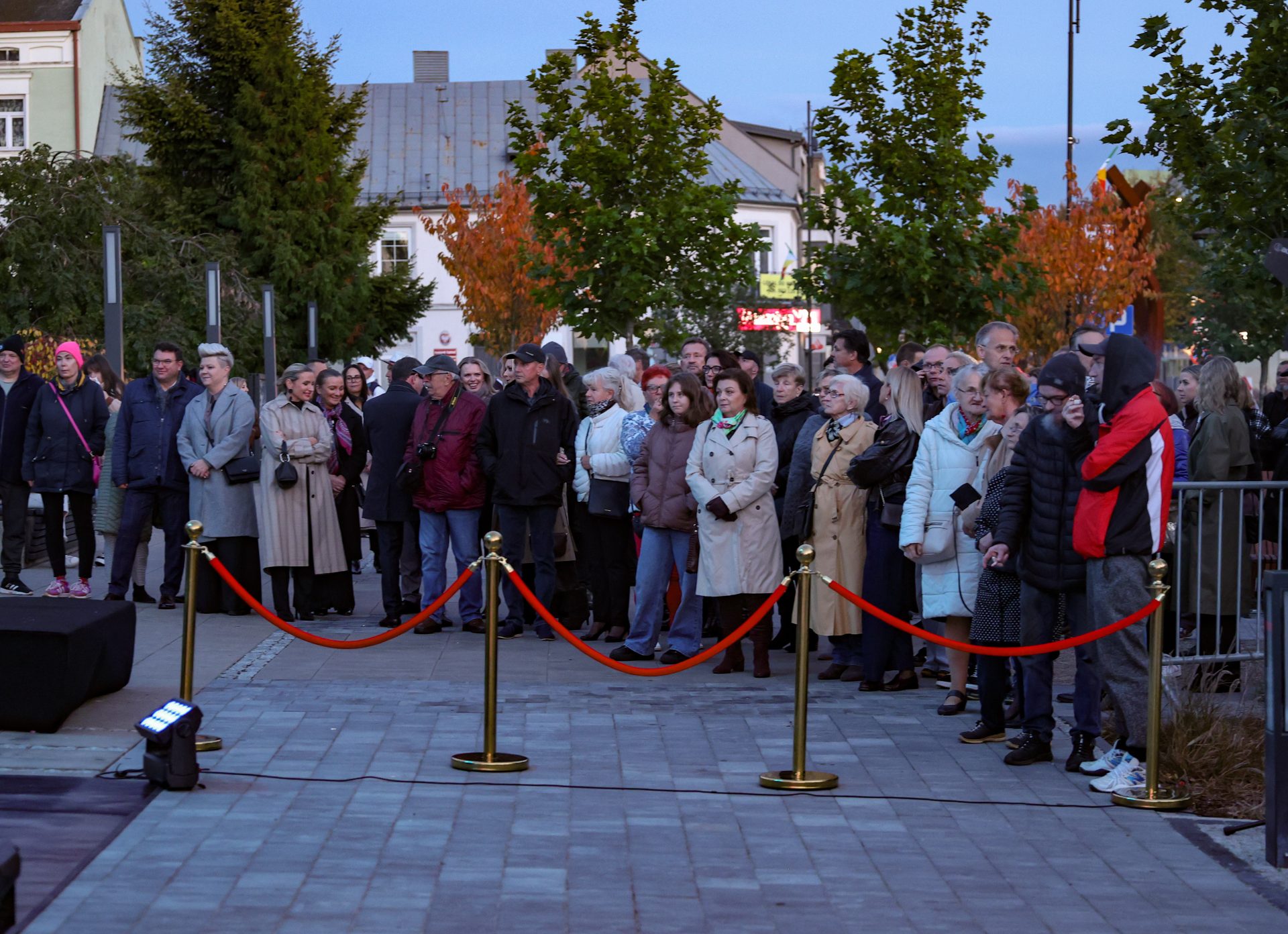 24 10 2026 Odsloniecie Rzezby Wojciecha Siudmaka 0004