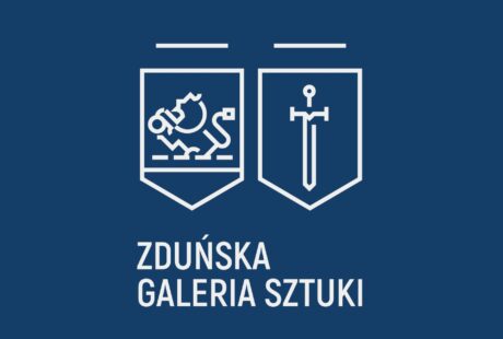 niebieskie tło, biały napis Zduńska Galeria Sztuki