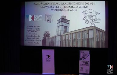 zdjęcie dotyczy zakończenia roku akademickiego 2023/2024 Uniwersytetu Trzeciego Wieku w Zduńskiej Woli