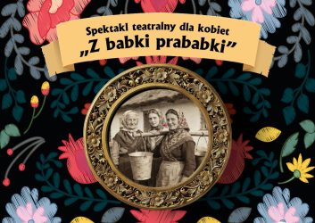 grafika dotyczy Dnia Kobiet w Ratuszu, na tle folklorystycznego motywu jest stare stylizowane zdjęcie trzech kobiet w chustach głowie