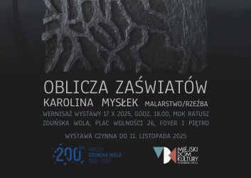 ciemny plakat na nim rzeźba, która sugeruje duchowość, tytuł wystawy to ,,Oblicza zaświatów, na wernisaż prac Karoliny Mysłek zapraszamy 17 października 2025 o godzinie 18.00