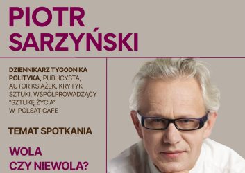 szary plakat na nim twarz mężczyzny w siwych włosach, w okularach, to Piotr Sarzyński dziennikarz Tygodnika Polityka. Publicysta. Na spotkanie z nim zapraszamy 21 stycznia o godzinie 18.00. Bezpłatne wejściówki do odbioru w kasie MDK Ratusz