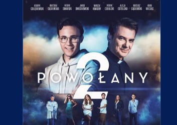 grafika zaprasza na bezpłatny pokaz filmy Powołany 2, który zaprezentujemy w Miejskim Domu Kultury Ratusz 12 października o godzinie 17.00. Niebieski plakat a na nim twarze dwóch mężczyzn, jeden młodszy w okularach i drugi starszy.