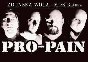 grafika przedstawia czarny plakat, a na nim cztery męskie twarze, plakat zaprasza na koncert w dniu 19 listopada