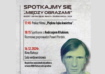 SZARY PLAKAT Z TWARZĄ MĘŻCZYZNY, W KRÓTKICH WŁOSACH, plakat informuje o spotkaniu z aktorem Andrzejem Kłakiem